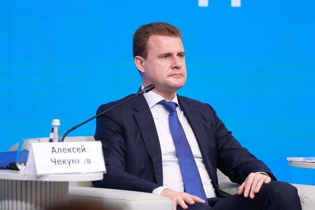 Глава Минвостокразвития Алексей Чекунков принял участие во всероссийском муниципальном форуме «Малая родина – сила России», который проходит в Национальном…