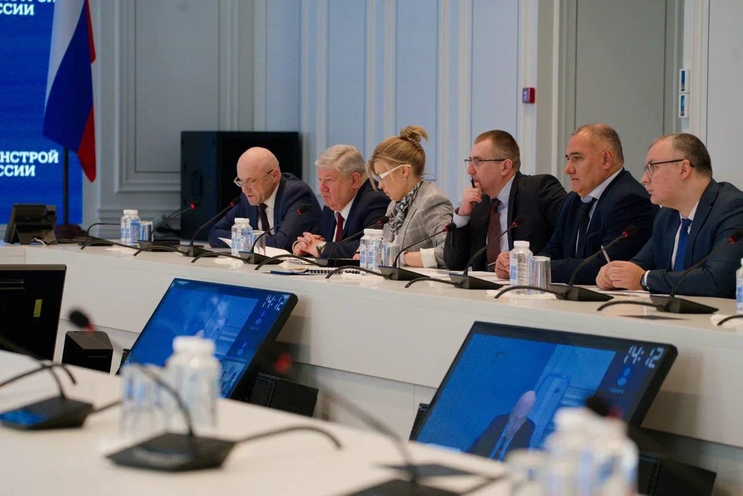 В Минстрое России прошло первое заседание Межведомственной Рабочей группы по сопровождению строительства единого имущественного комплекса Санкт-Петербургского…