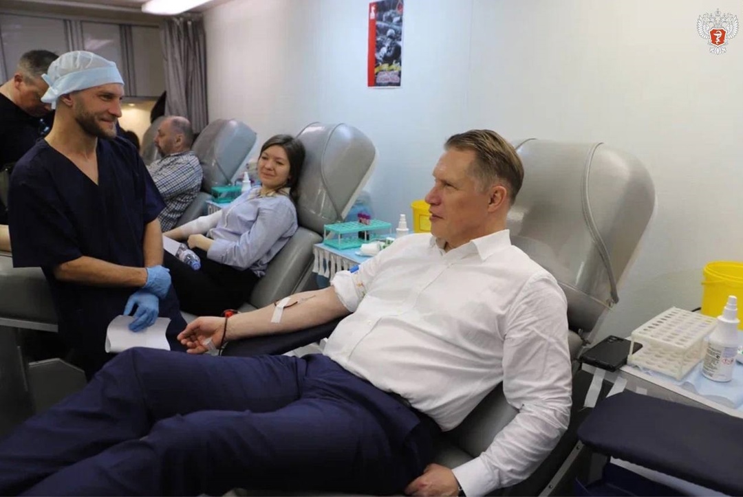 Михаил Мурашко сдал кровь в рамках акции, приуроченной к Национальному дню донора в России