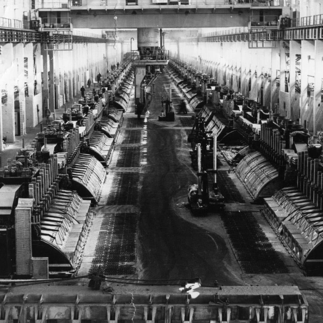 21 апреля 1985 года на Саяногорском алюминиевом заводе был получен первый алюминиевый слиток. Знаковое событие не только для отрасли, но и для РУСАЛа