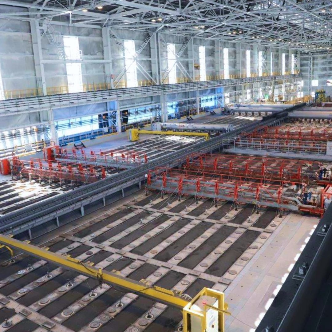 21 апреля 1985 года на Саяногорском алюминиевом заводе был получен первый алюминиевый слиток. Знаковое событие не только для отрасли, но и для РУСАЛа