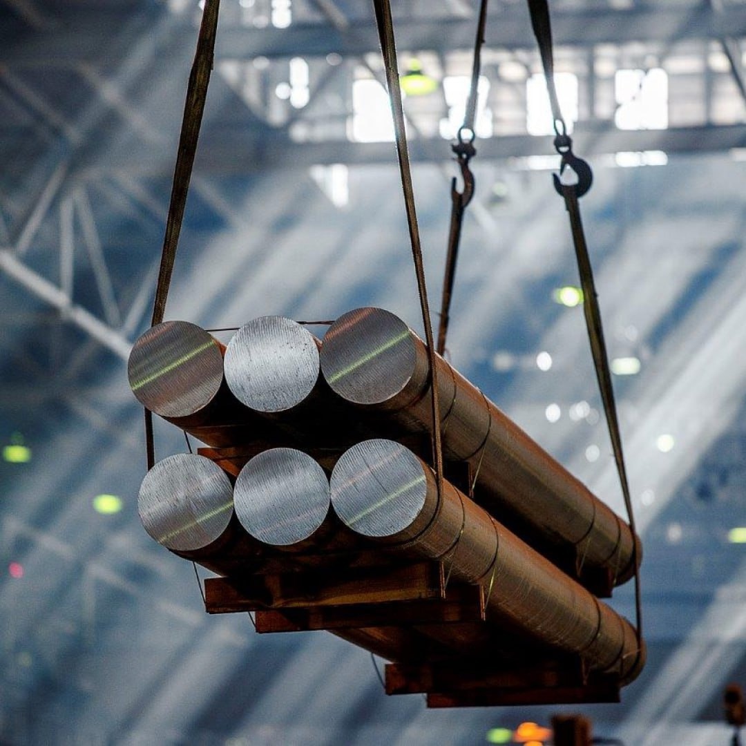 21 апреля 1985 года на Саяногорском алюминиевом заводе был получен первый алюминиевый слиток. Знаковое событие не только для отрасли, но и для РУСАЛа