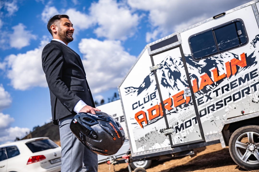 По-летнему теплый понедельник начинаем с руководителем центра командировок Центра обслуживания бизнеса Артуром Шакировым: