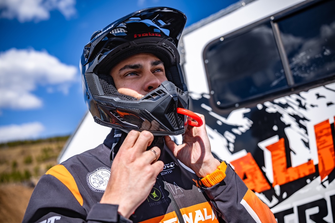 По-летнему теплый понедельник начинаем с руководителем центра командировок Центра обслуживания бизнеса Артуром Шакировым: