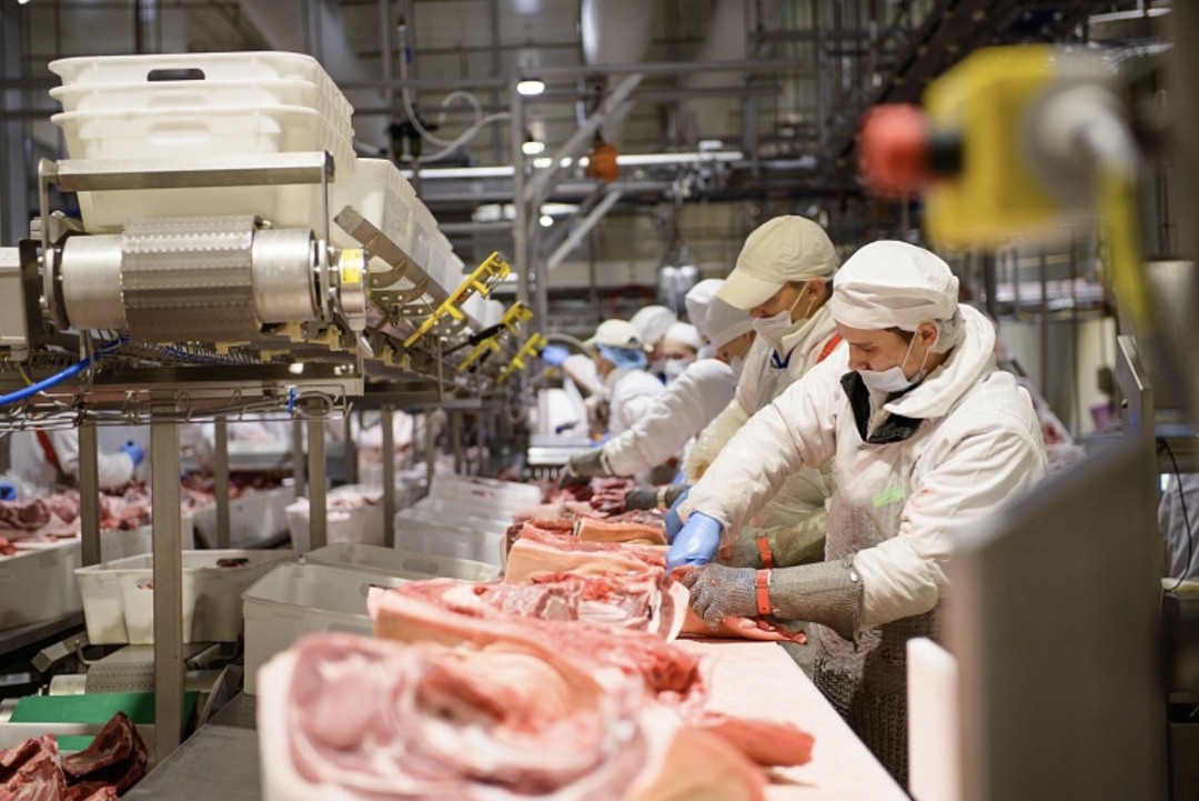 Первая партия кожаной специальной обуви для работы на производственных объектах изготовлена по заказу «Мираторга» на Погарской обувной фабрике «Авангард».…