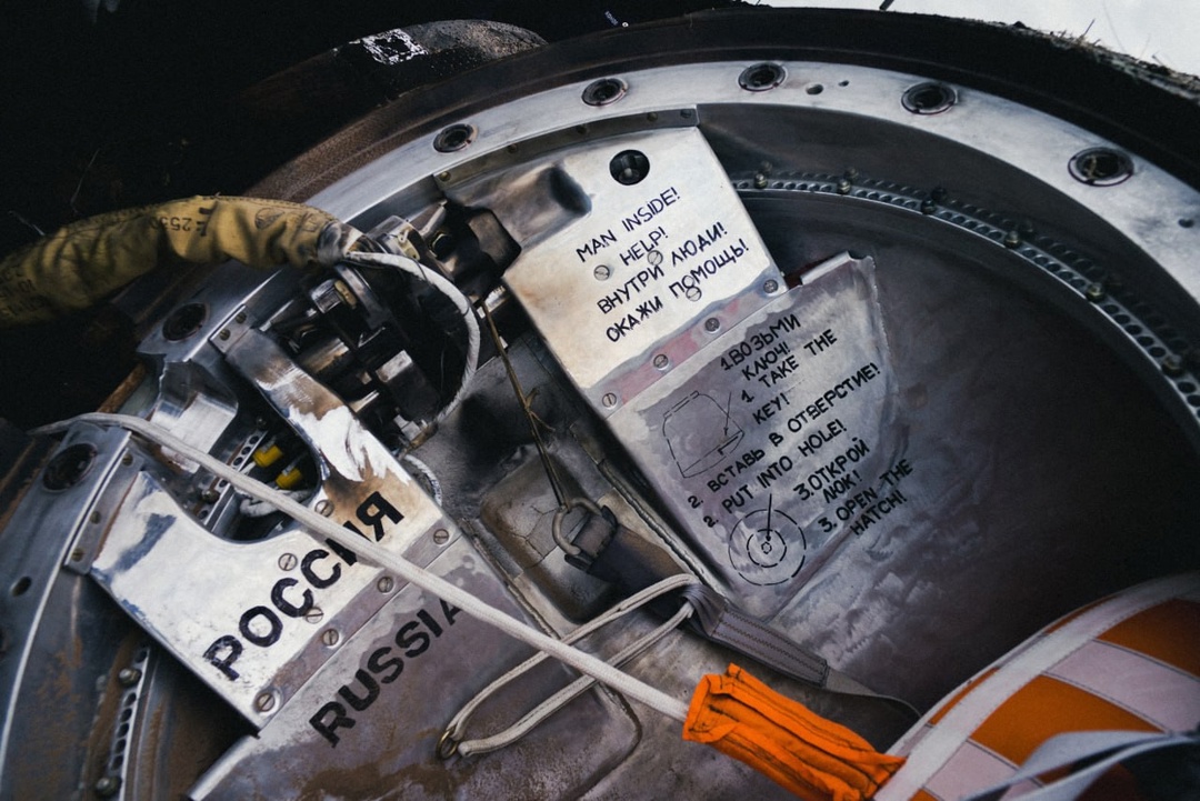 Долгожданное возвращение домой Экипаж корабля «Союз МС-26», состоящий из космонавтов Алексея Овчинина и Ивана Вагнера, а также астронавта NASA Дональда…