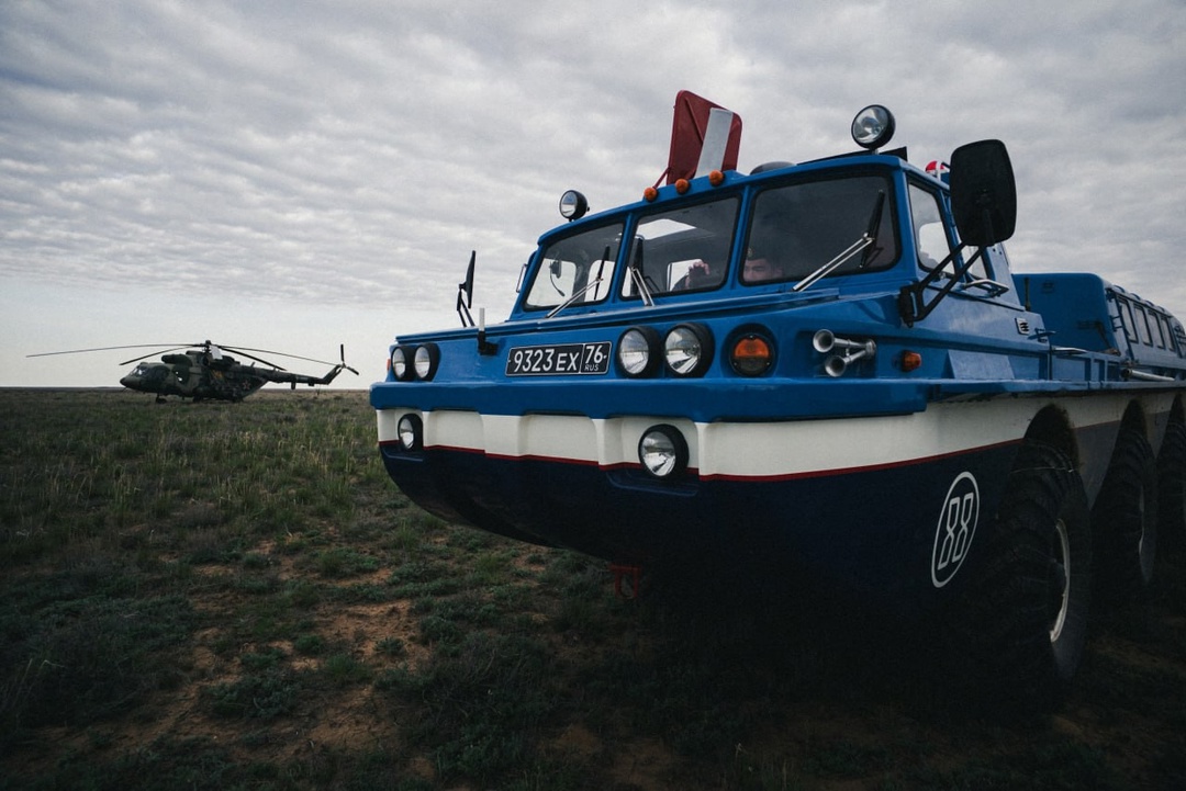 Долгожданное возвращение домой Экипаж корабля «Союз МС-26», состоящий из космонавтов Алексея Овчинина и Ивана Вагнера, а также астронавта NASA Дональда…