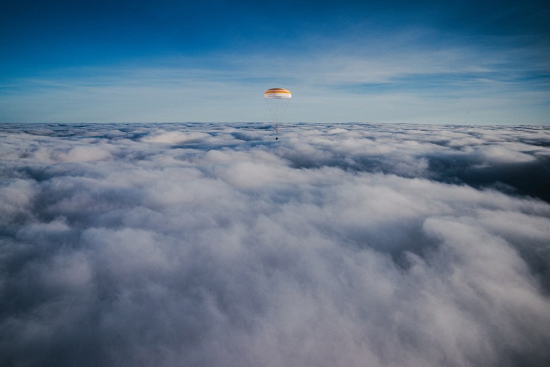 Долгожданное возвращение домой Экипаж корабля «Союз МС-26», состоящий из космонавтов Алексея Овчинина и Ивана Вагнера, а также астронавта NASA Дональда…