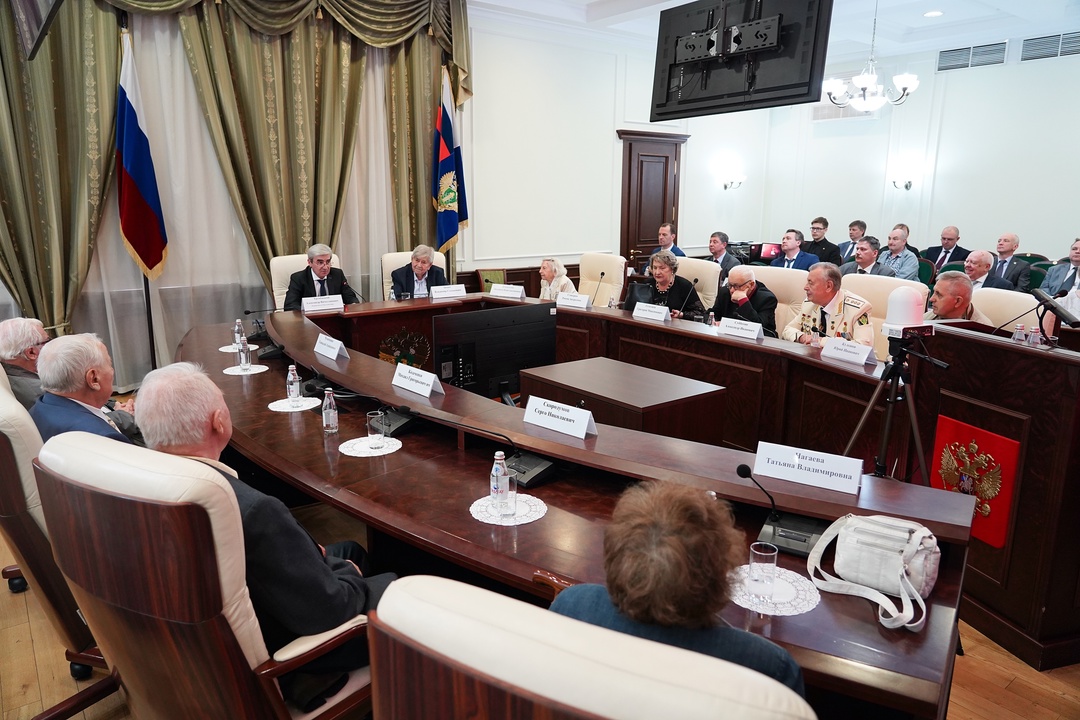 В канун празднования 80-летия Победы в Великой Отечественной войне состоялась встреча коллектива с ветеранами Ростехнадзора