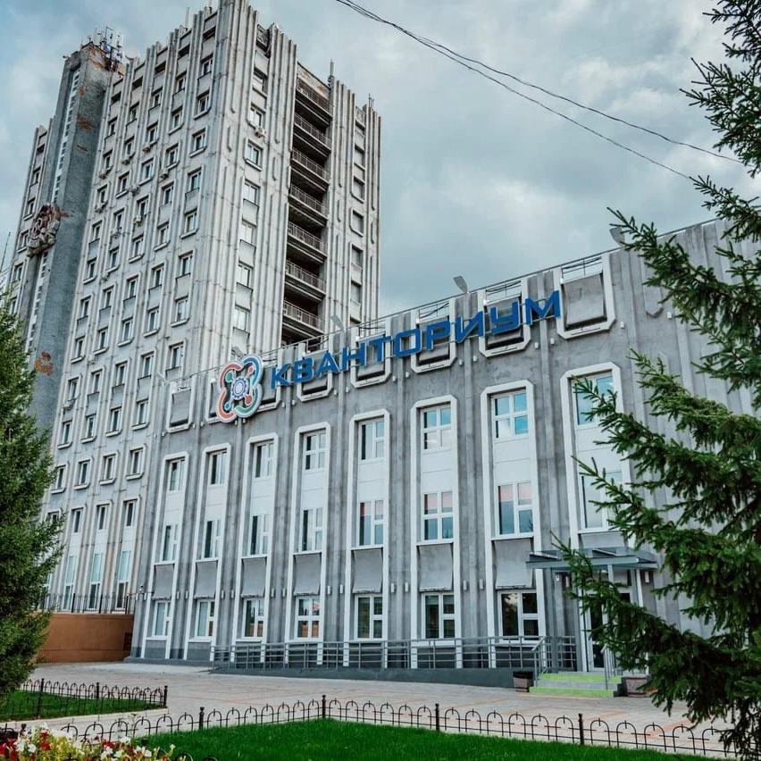 И вновь начинаем день с поздравлений. Сегодня чествуем нашего юбиляра — Ачинский глиноземный комбинат!