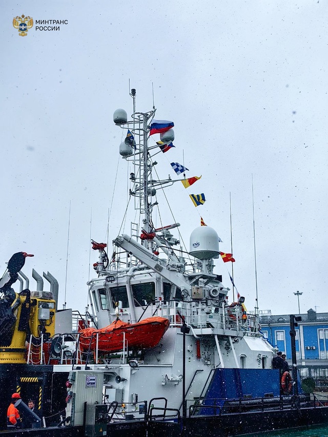 На арктических аварийно-спасательных буксирах «Тиман» и «Тепсей» подняли Государственные флаги Российской Федерации