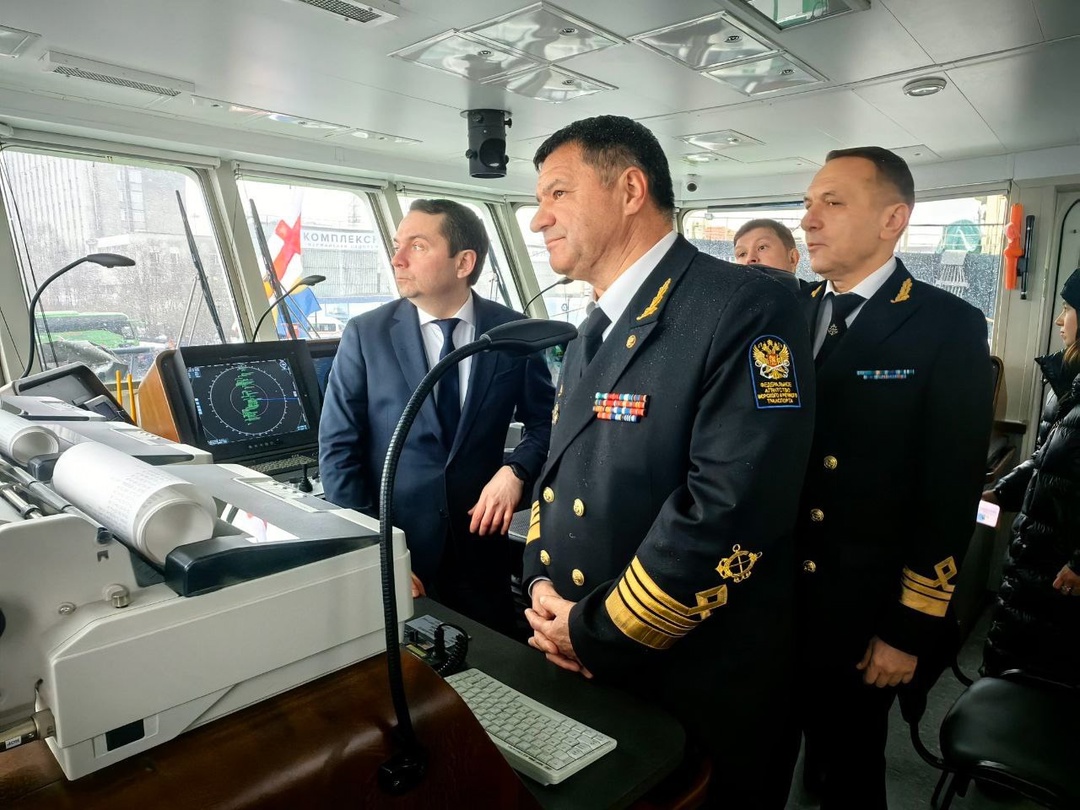 На арктических аварийно-спасательных буксирах «Тиман» и «Тепсей» подняли Государственные флаги Российской Федерации