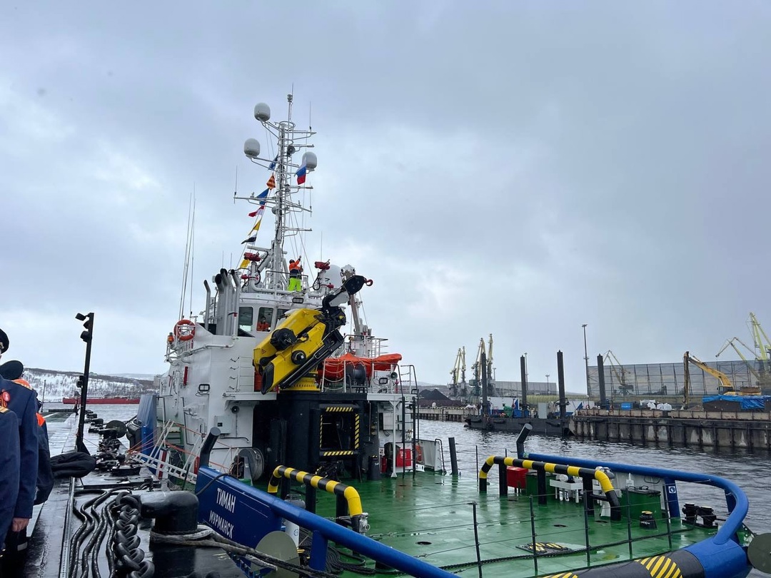 На арктических аварийно-спасательных буксирах «Тиман» и «Тепсей» подняли Государственные флаги Российской Федерации