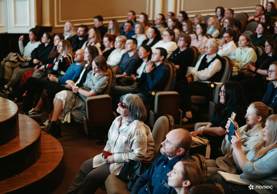 Лекции и кофе возвращаются в Красноярск — и делают это ярко!