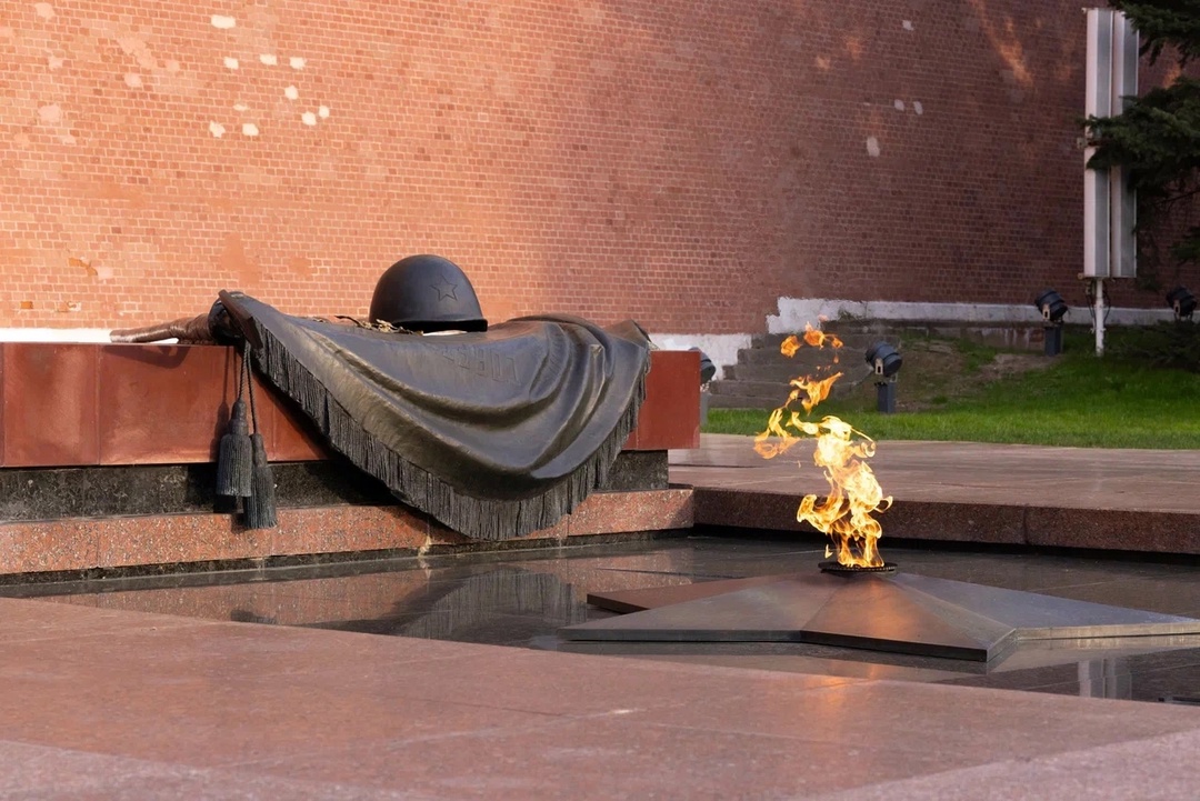 Сергей Цивилев и Мохсен Пакнежад возложили венок к Могиле Неизвестного Солдата