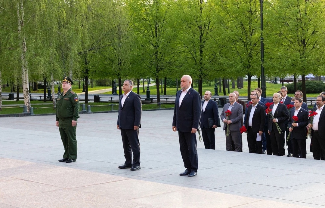 Сергей Цивилев и Мохсен Пакнежад возложили венок к Могиле Неизвестного Солдата