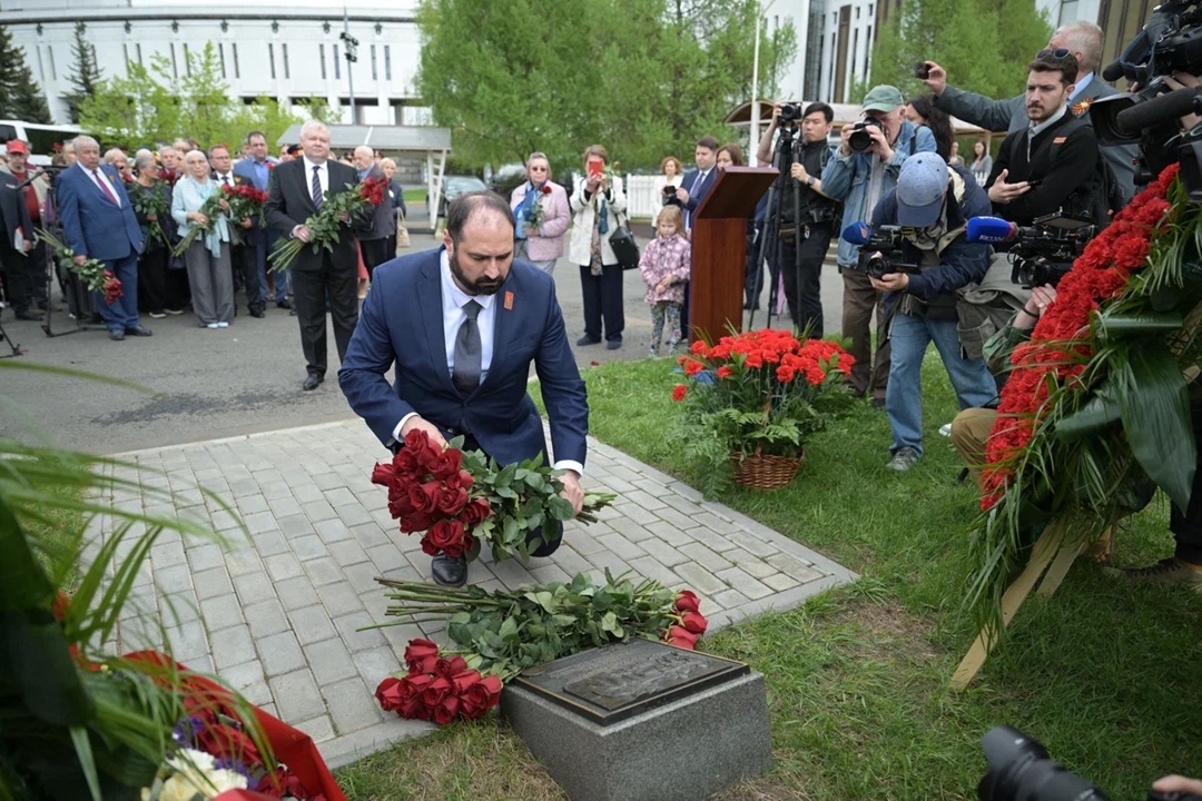 Эдуард Шереметцев принял участие в возложении венка к памятной плите «Дух Эльбы»
