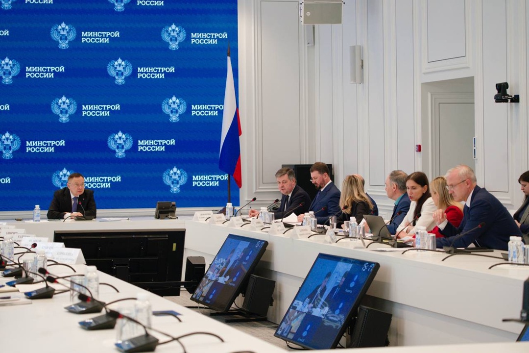 Министр строительства и ЖКХ РФ Ирек Файзуллин провел совещание по итогам заседания Президиума Госсовета РФ "О развитии инфраструктуры для жизни"