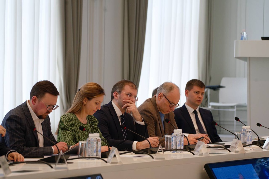 Министр строительства и ЖКХ РФ Ирек Файзуллин провел совещание по итогам заседания Президиума Госсовета РФ "О развитии инфраструктуры для жизни"