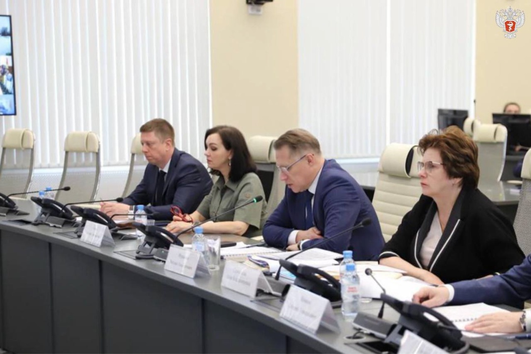 Михаил Мурашко поручил регионам обеспечить усиленный режим работы в период майских праздников