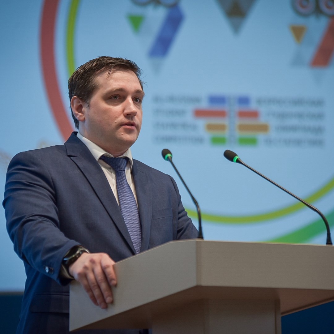 В Росстате наградили победителей юбилейной олимпиады по статистике.