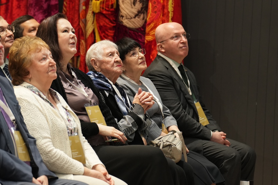 75 лет непрерывного развития Юбилейная научно-практическая конференция с символичным названием «Татнефть — 75 лет непрерывного развития: опыт прошлого и взгляд…