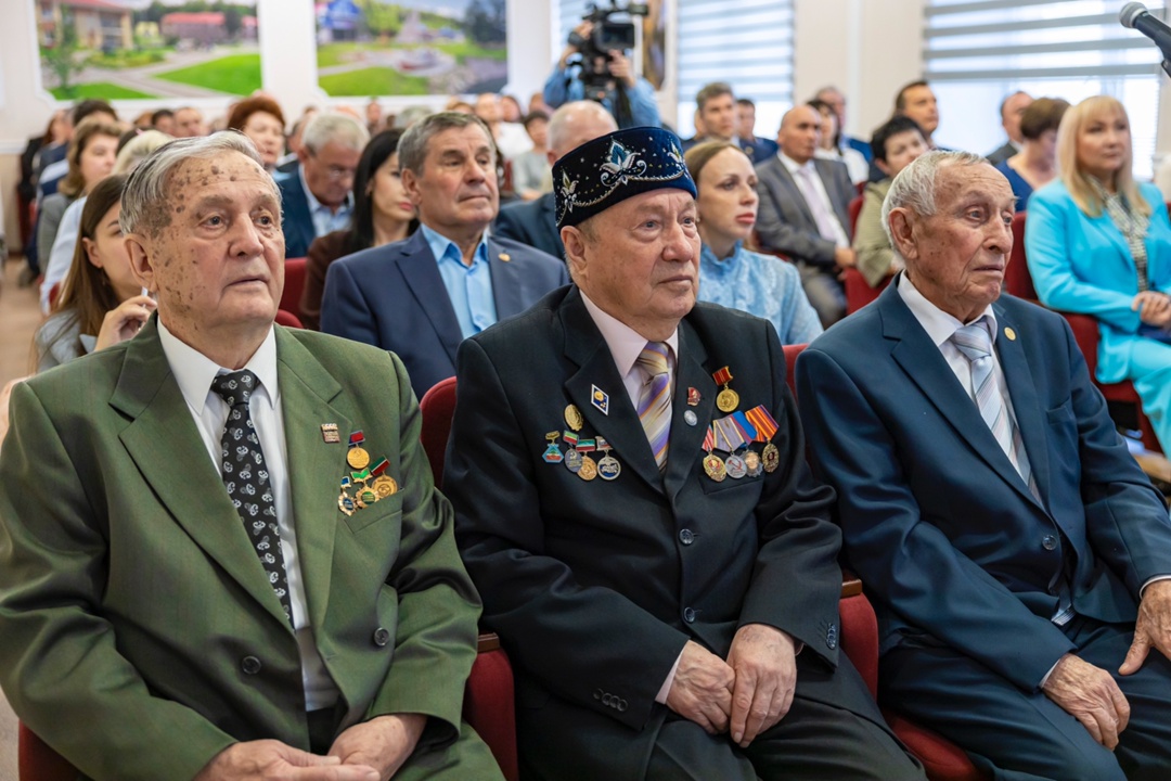 75 лет непрерывного развития Юбилейная научно-практическая конференция с символичным названием «Татнефть — 75 лет непрерывного развития: опыт прошлого и взгляд…