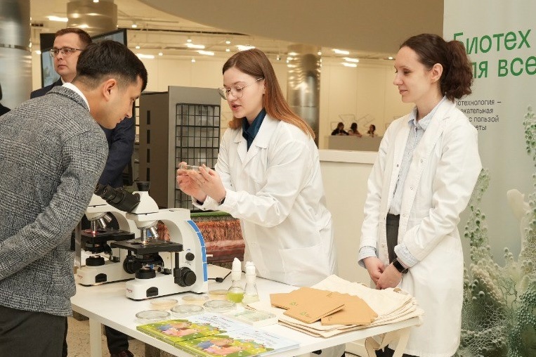 «Опыт прошлого и взгляд в будущее» Именно так называлась выставка, которую мы провели в рамках научно-практической конференции «Татнефть — 75 лет непрерывного…