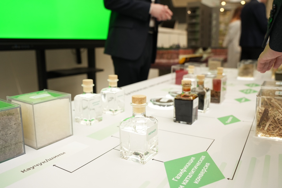 «Опыт прошлого и взгляд в будущее» Именно так называлась выставка, которую мы провели в рамках научно-практической конференции «Татнефть — 75 лет непрерывного…