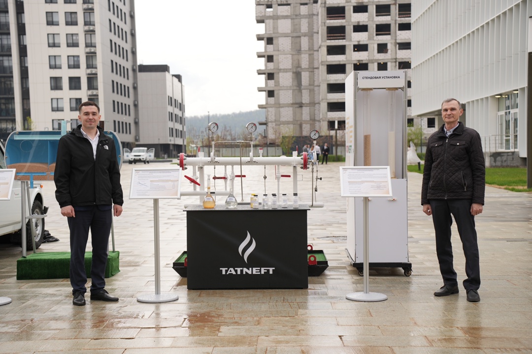 «Опыт прошлого и взгляд в будущее» Именно так называлась выставка, которую мы провели в рамках научно-практической конференции «Татнефть — 75 лет непрерывного…