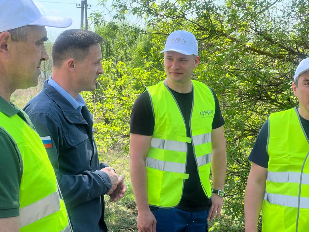 В рамках «Недели охраны труда» в сахарном бизнес-направлении состоялся субботник в водоохранной зоне Никифоровского района.