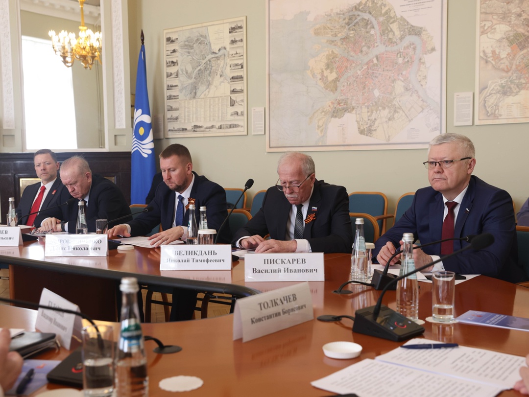 В Таврическом дворце состоялись заседания комиссий Совета законодателей РФ.