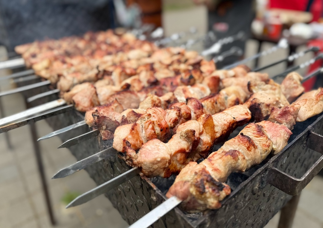 Где самый вкусный шашлык? Конечно у нас!