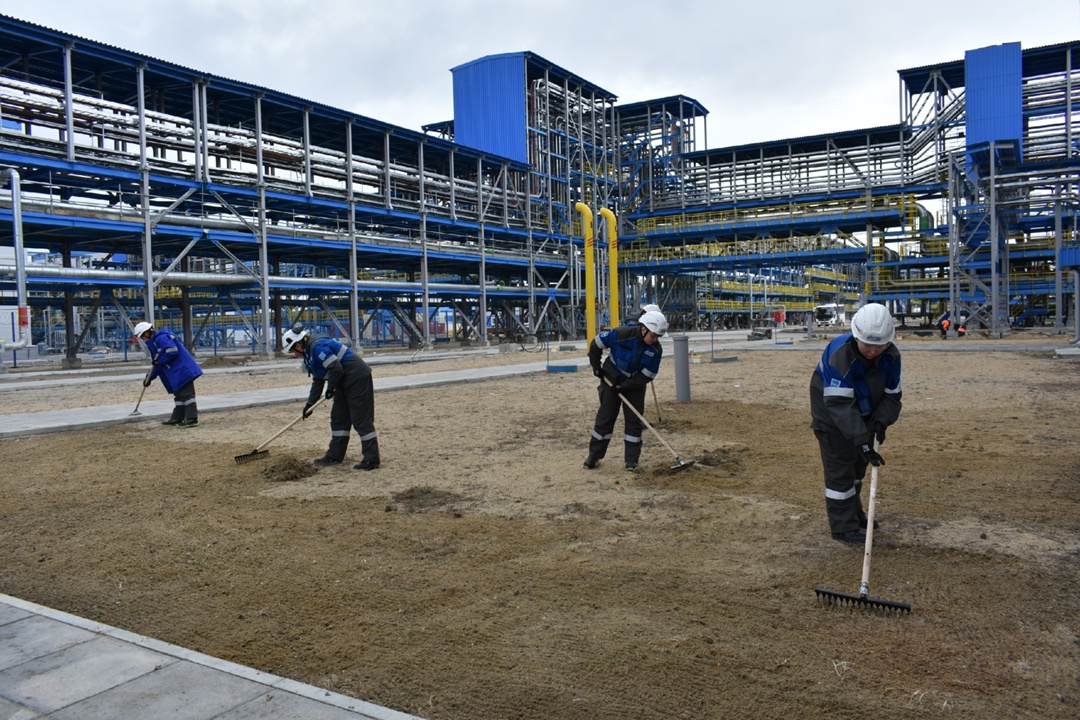 На Амурском ГПЗ прошел общезаводской субботник