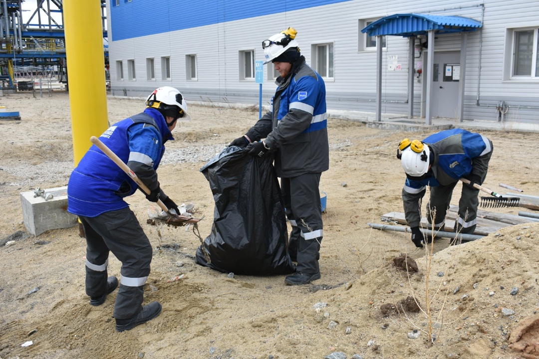 На Амурском ГПЗ прошел общезаводской субботник