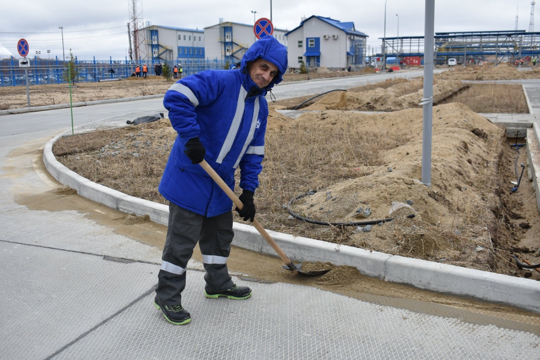 На Амурском ГПЗ прошел общезаводской субботник