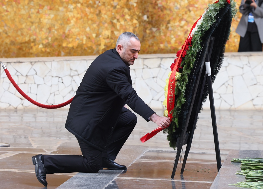 Председатель Государственной Думы Вячеслав Володин и депутаты ГД почтили память защитников Сталинграда.