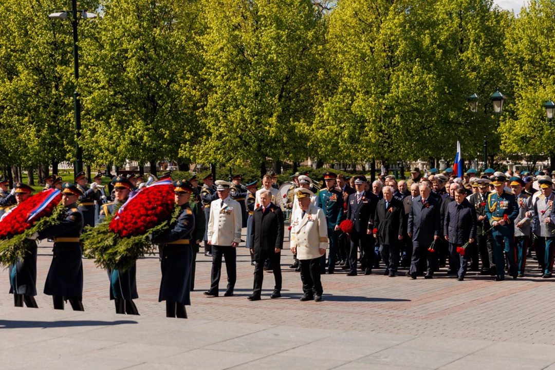 Виталий Савельев принял участие в церемонии возложения венка к Могиле Неизвестного Солдата в Александровском саду в память о работниках транспортного…