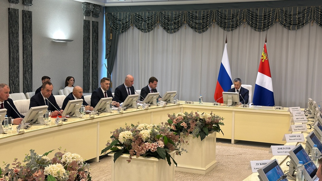 Вице-премьер Юрий Трутнев провел совещание по подготовке к проведению юбилейного X Восточного экономического форума