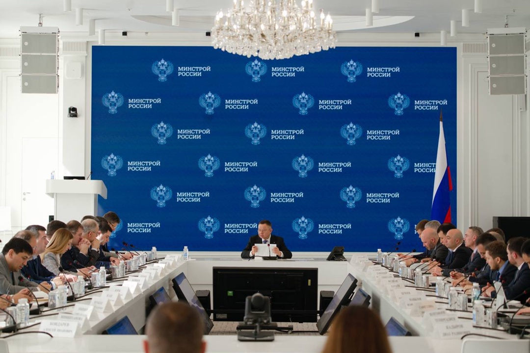 В Минстрое России прошло еженедельное оперативное совещание под председательством Министра строительства и ЖКХ РФ Ирека Файзуллина