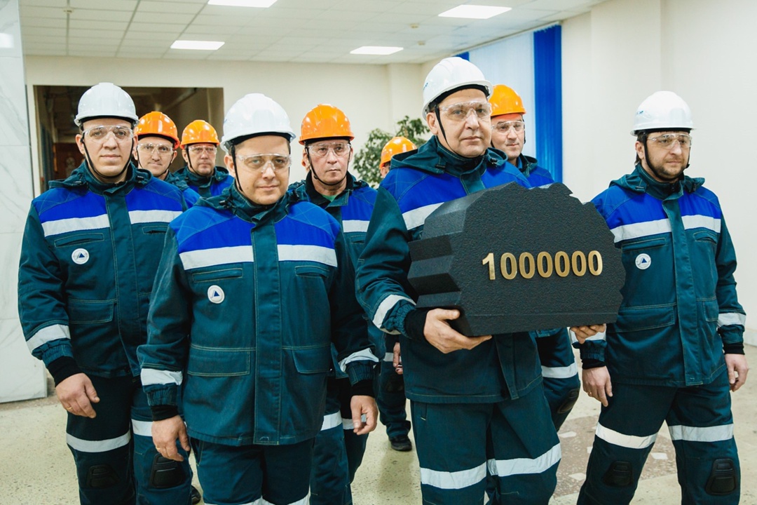 Шахта «Распадская», с миллионом! Бригада Андрея Киреева участка № 32 шахты «Распадская» добыла 1 миллион тонн угля с одного забоя с начала года.