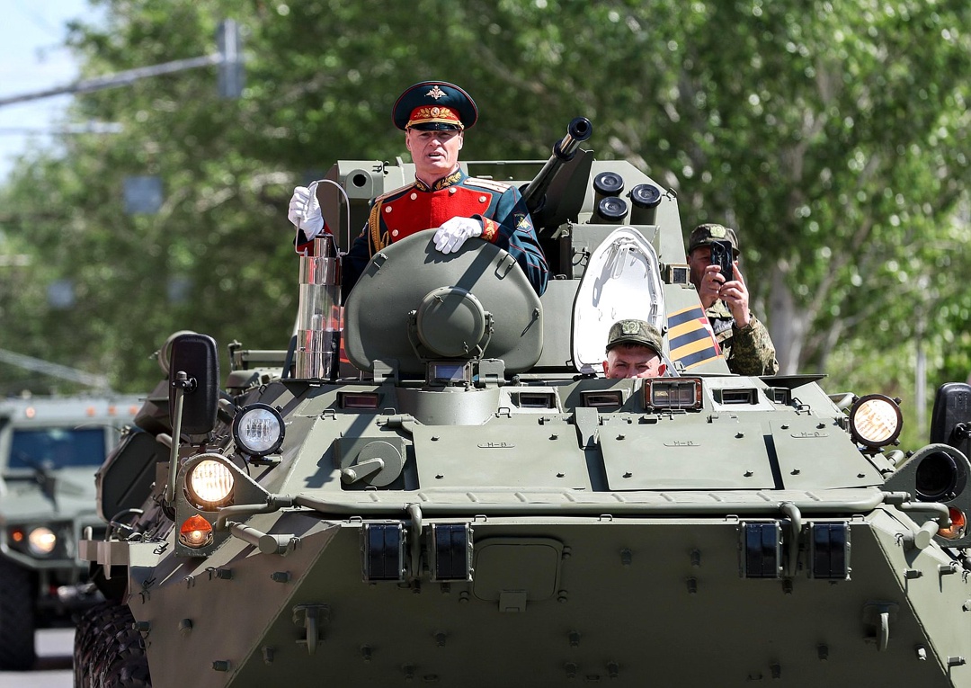 Вячеслав Володин и главы парламентских делегаций приняли участие в церемонии зажжения Вечного огня на площади Павших Борцов.