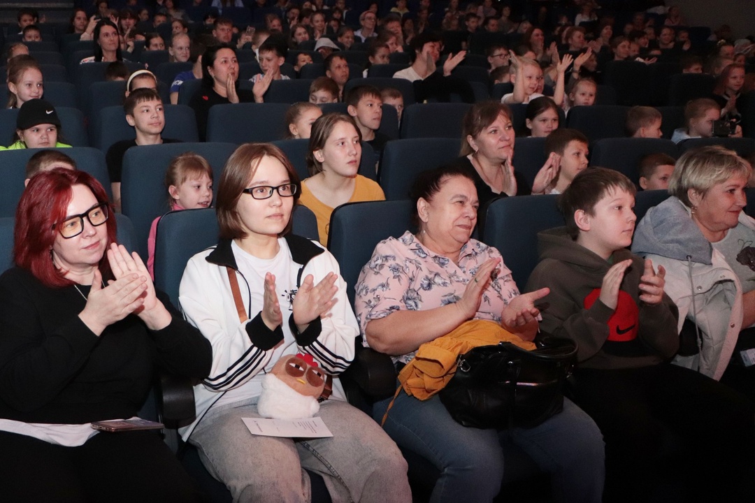 В эти выходные в Междуреченске при поддержке Распадской прошли гастроли Новокузнецкого драматического театра.