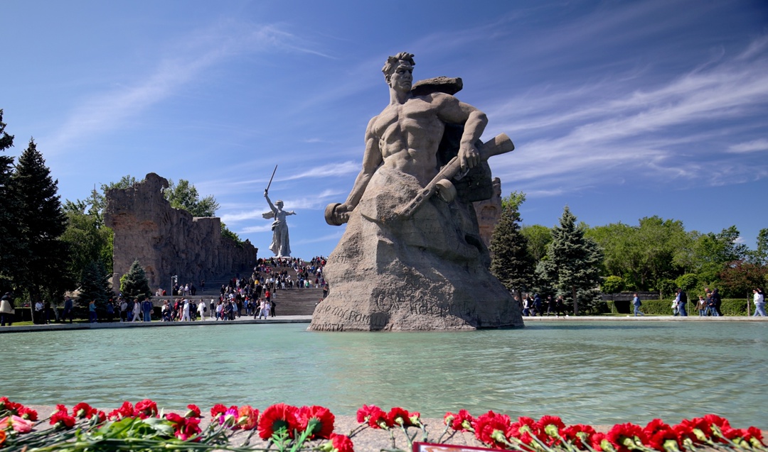 Решение Президента России присвоить международному аэропорту Волгограда историческое наименование «Сталинград» — крайне важное и правильное, заявил в своем…