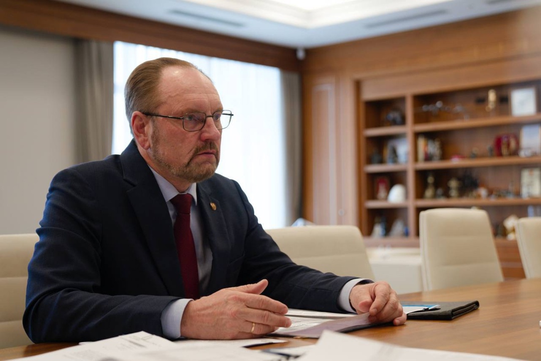 Министр строительства и ЖКХ РФ Ирек Файзуллин провел рабочую встречу с начальником Главгосэкспертизы России Игорем Маныловым