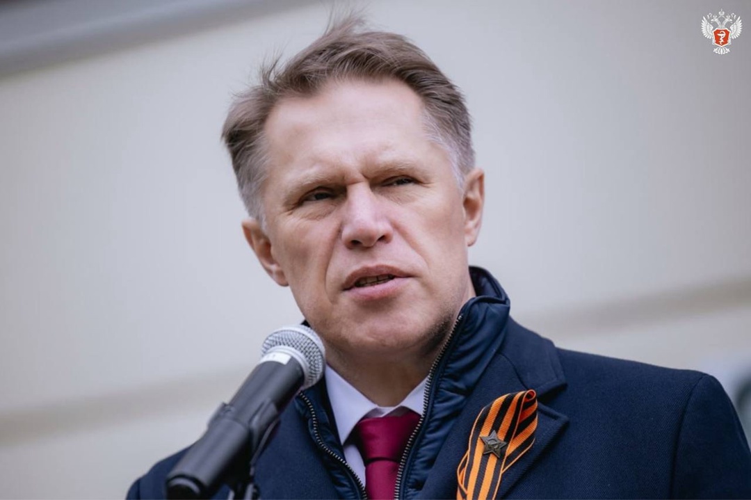 В ведущем детском медцентре России открыли памятник ветеранам и провели акцию «Бессмертный полк»