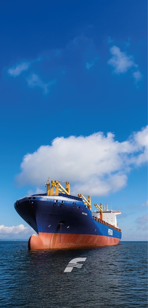 Запахло весной! А мы как раз к вам с новыми яркими и сочными заставками для телефонов и ПК