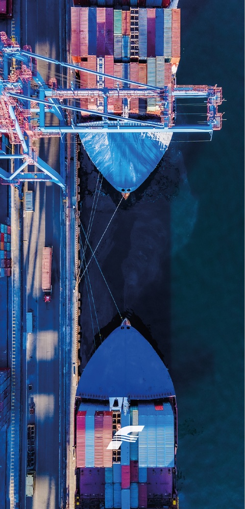 Запахло весной! А мы как раз к вам с новыми яркими и сочными заставками для телефонов и ПК