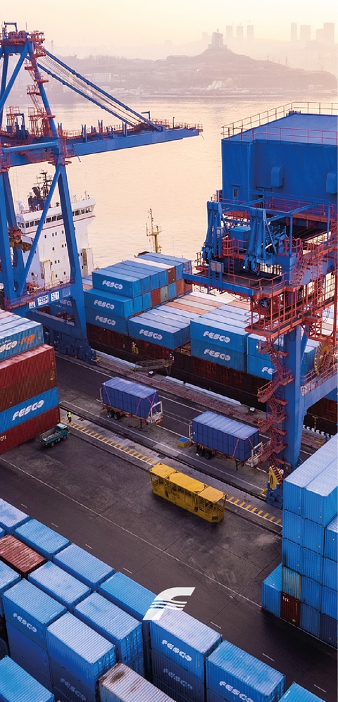 Запахло весной! А мы как раз к вам с новыми яркими и сочными заставками для телефонов и ПК