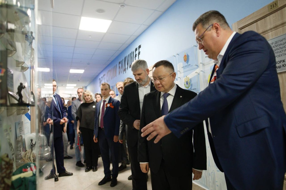 Ко Дню 80-летия Великой Победы Министр строительства и ЖКХ РФ Ирек Файзуллин открыл тематический музей Минстроя России